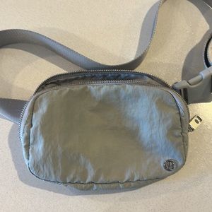 luulemon Everywhere Belt Bag 1L, Seal Grey